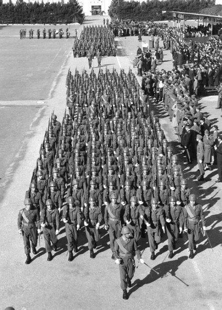 GIURAMENTO  42° CORSO AUC ASCOLI PICENO - 27 febb 1966 - SFILA LA 2^ COMPAGNIA